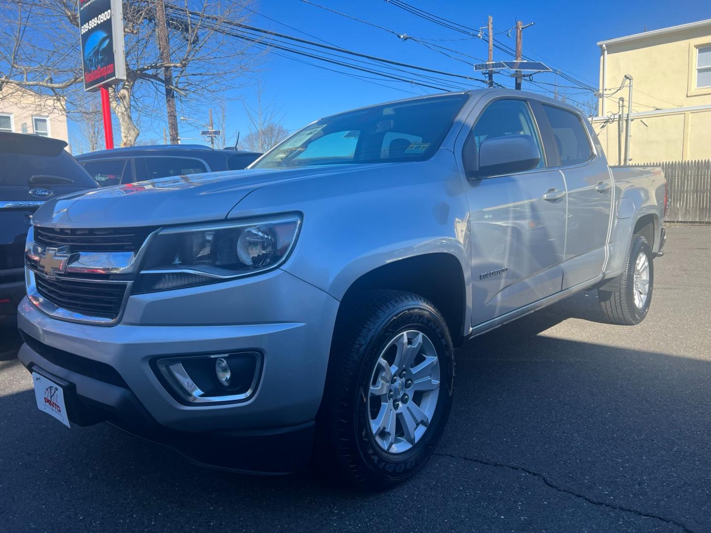 2015 SILVER /Gray Chevrolet Colorado LT CREW CAB 4WD Short Box (1GCGTBE36F1) with an 3.6L V6 DOHC 24V GAS engine, 6 SPEED AUTOMATIC transmission, located at 1018 Brunswick Ave, Trenton, NJ, 08638, (609) 989-0900, 40.240086, -74.748085 - A real nice Chevy Colorado Pick up Crew Cab!! All serviced up and ready for the road! Financing available - Photo#0